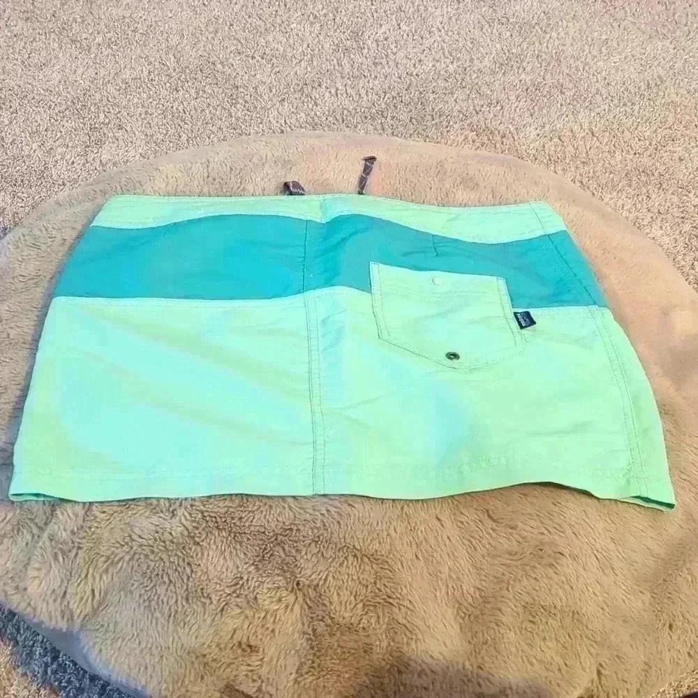 Patagonia skirt, size 10, green and blue